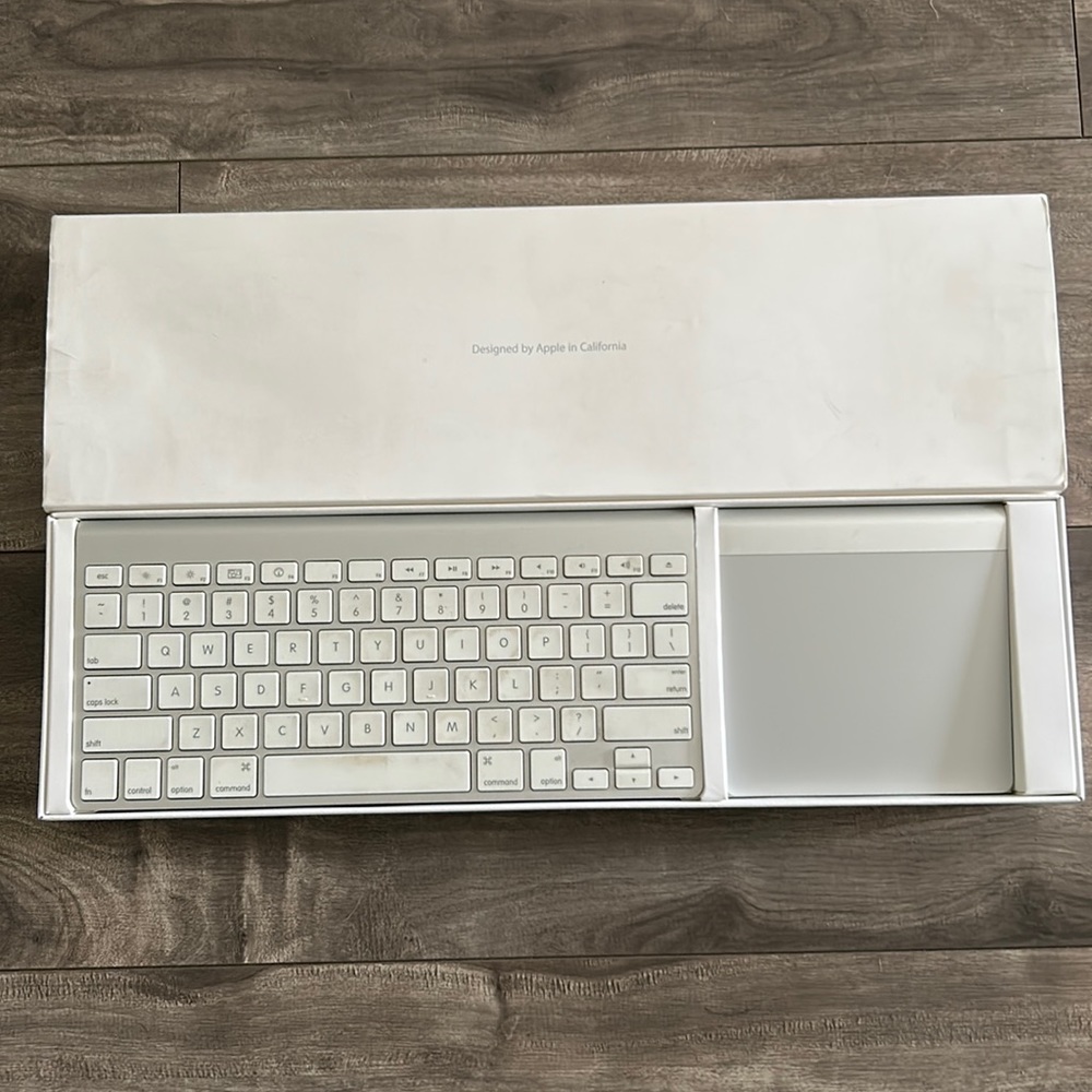New Apple Mac wireless keyboard, mouse and track pad
